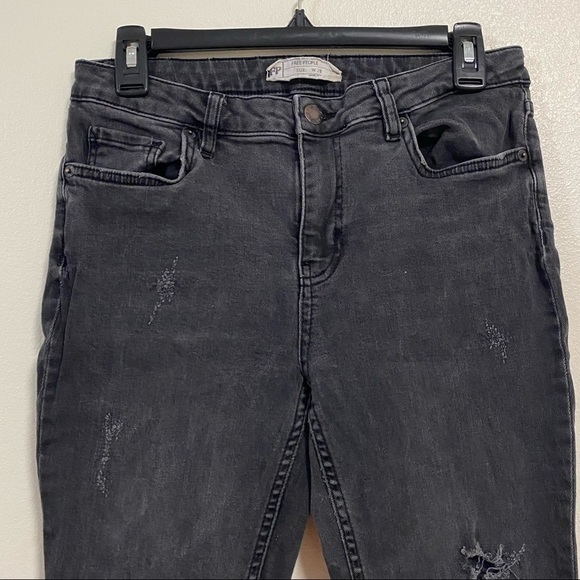 Free People Jeans Women’s Size 6/28 Black Crop skinny Jeans raw hem - Picture 11 of 11